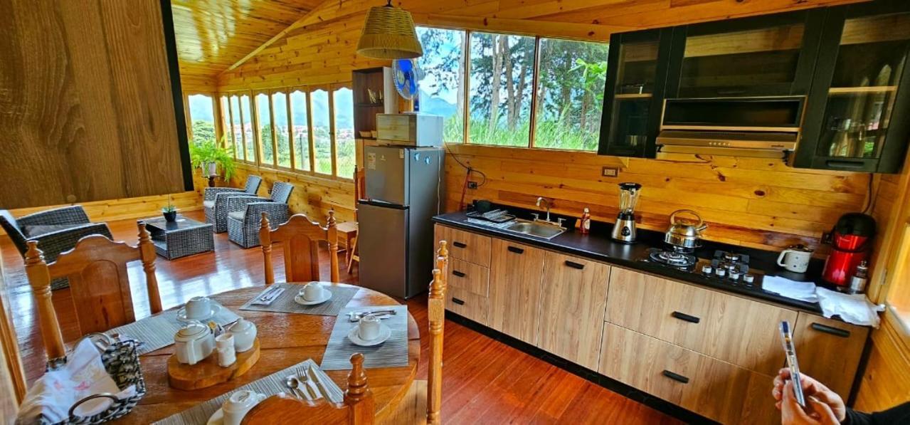 Hassinger Ranch Cabanas Oxapampa Exteriör bild