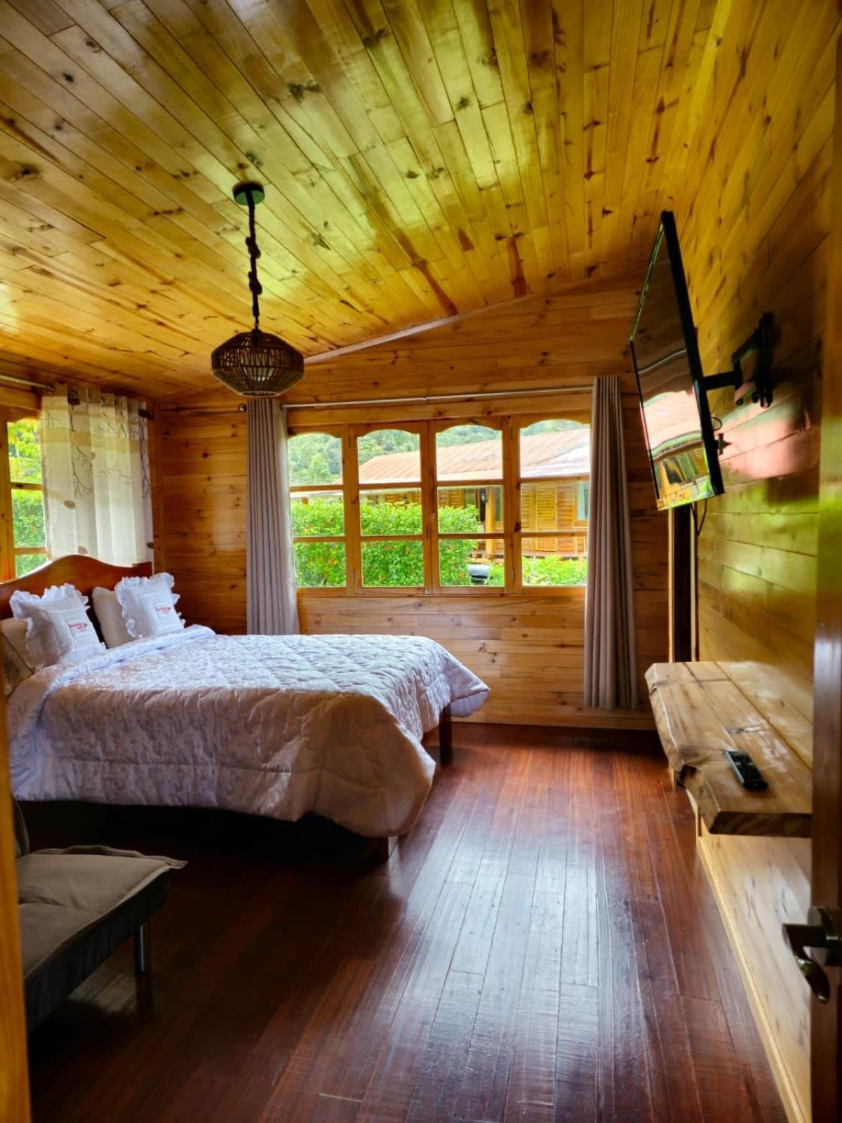 Hassinger Ranch Cabanas Oxapampa Exteriör bild