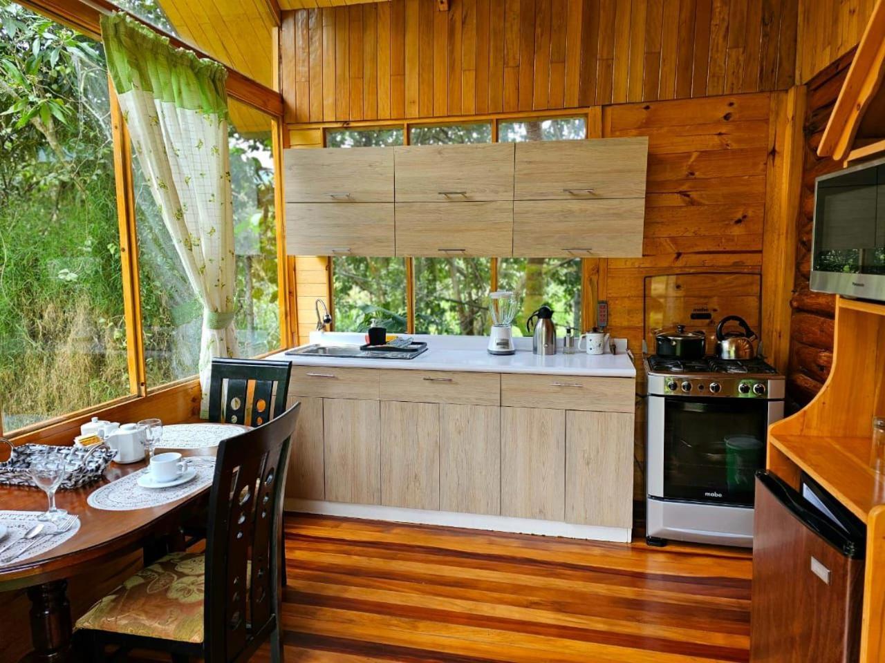 Hassinger Ranch Cabanas Oxapampa Exteriör bild