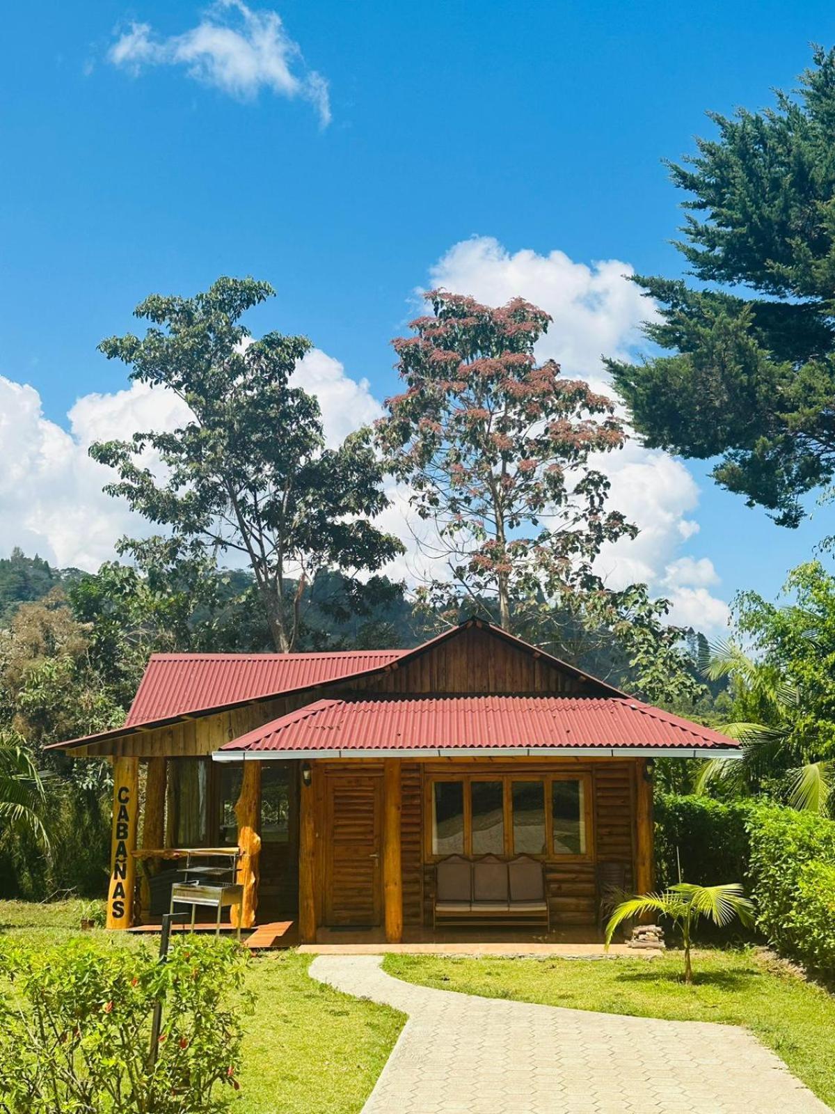 Hassinger Ranch Cabanas Oxapampa Exteriör bild