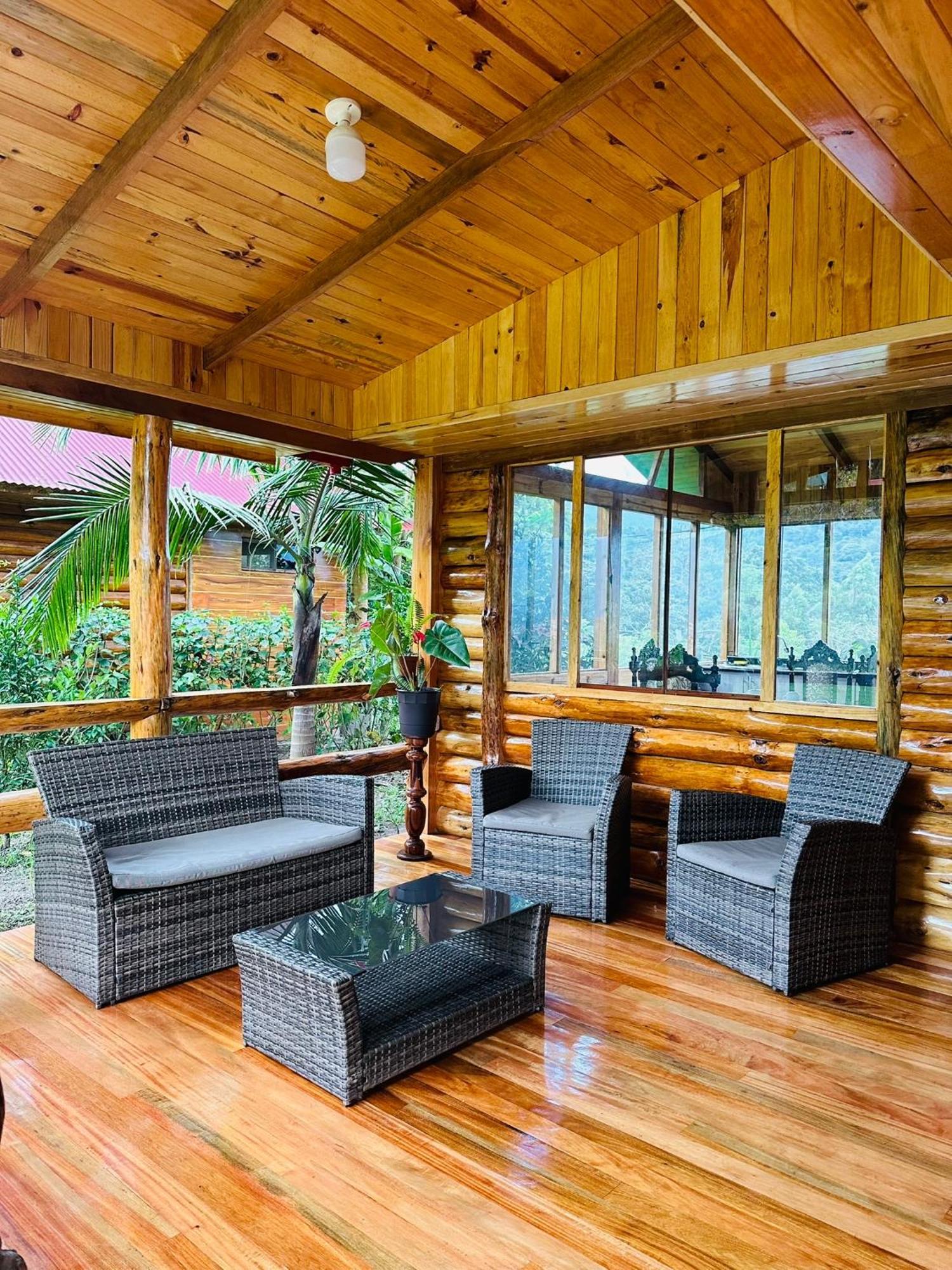 Hassinger Ranch Cabanas Oxapampa Exteriör bild